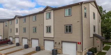 2starwood-farms-townhomes-cypress-tx-alternate-building-photo_2_11zon